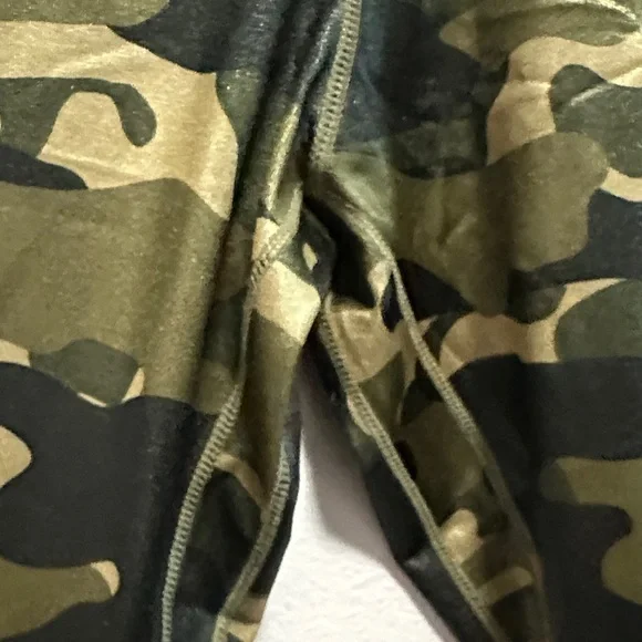 Nike Camo Leggings - Green and Black - Picture 7 of 10